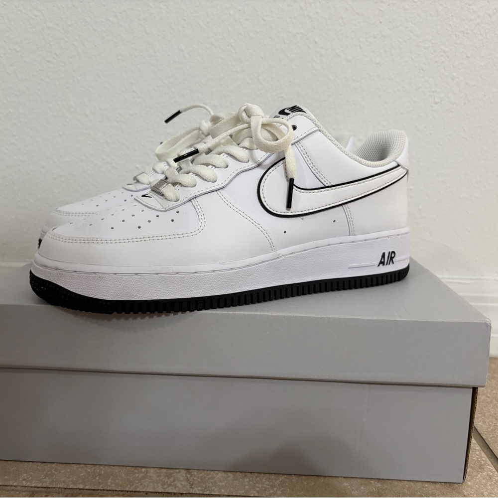 White and Black Air Force 1 ‘07